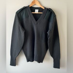 Logistik Unicorp Dark Green Military Issue Style Sweater - Size S/M - Epaulettes